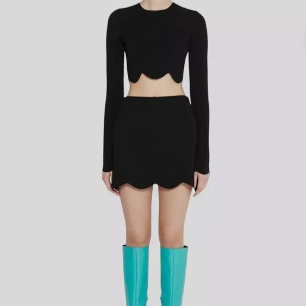 JW Anderson Scalloped Hem Cropped Fitted Sweater